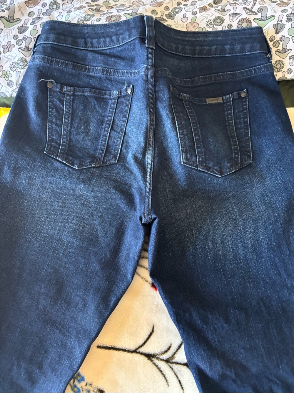 Jennifer Lopez Dark Blue Flare Jeans - Picture 4 of 6